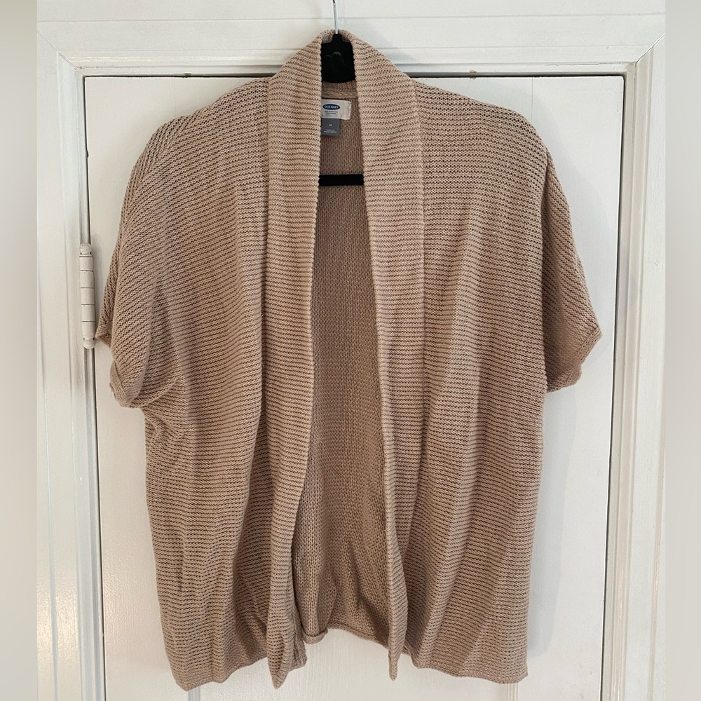 Short sleeve knit sweater